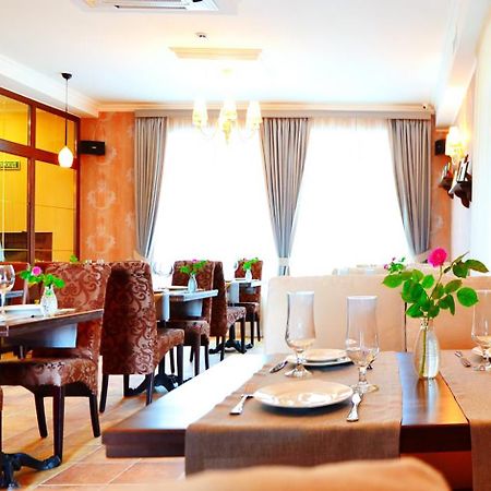 Hotel Ajur オデッサ エクステリア 写真