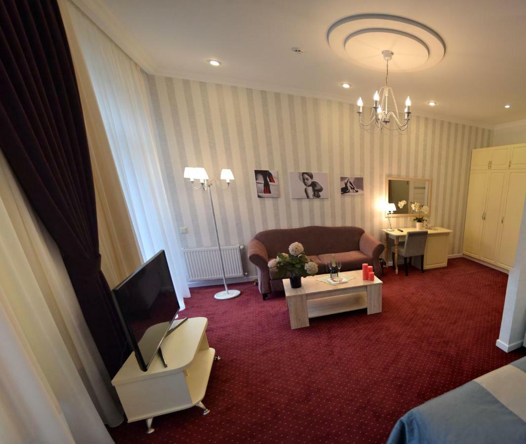 Hotel Ajur オデッサ エクステリア 写真